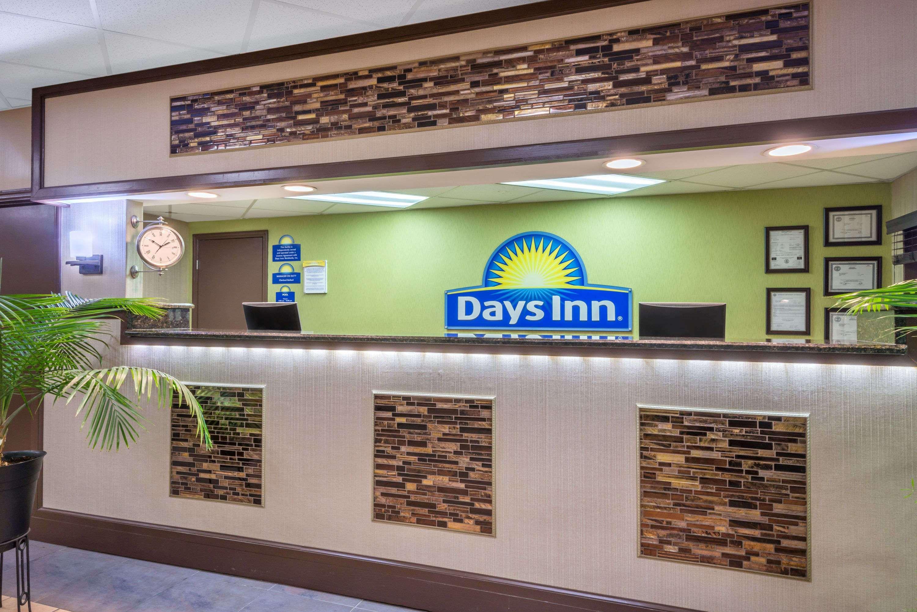 Days Inn By Wyndham Knoxville East Exterior photo